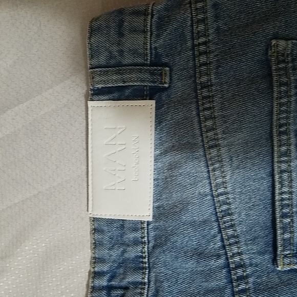 Man  boohoo man tapered jeans rigid fit - Picture 6 of 7